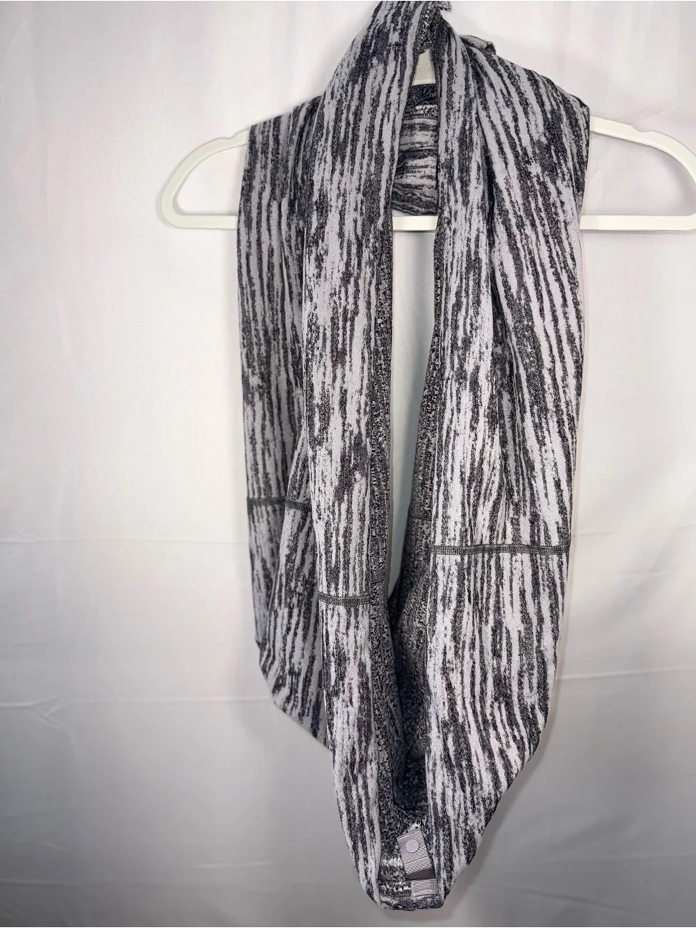 Lululemon Light Gray Textured Knit Scarf with Snap Trim